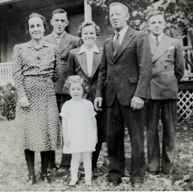 pictures/ERASTUS & ALMA JESSUP/Groups/Erastus Jessup family 001.jpg